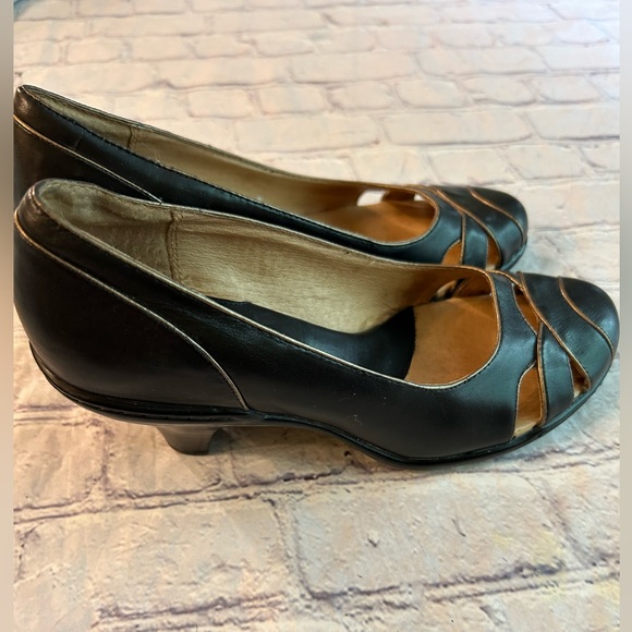 Sofft Shoes Sofft Cara Black Leather Bronze Trim Details Kitten